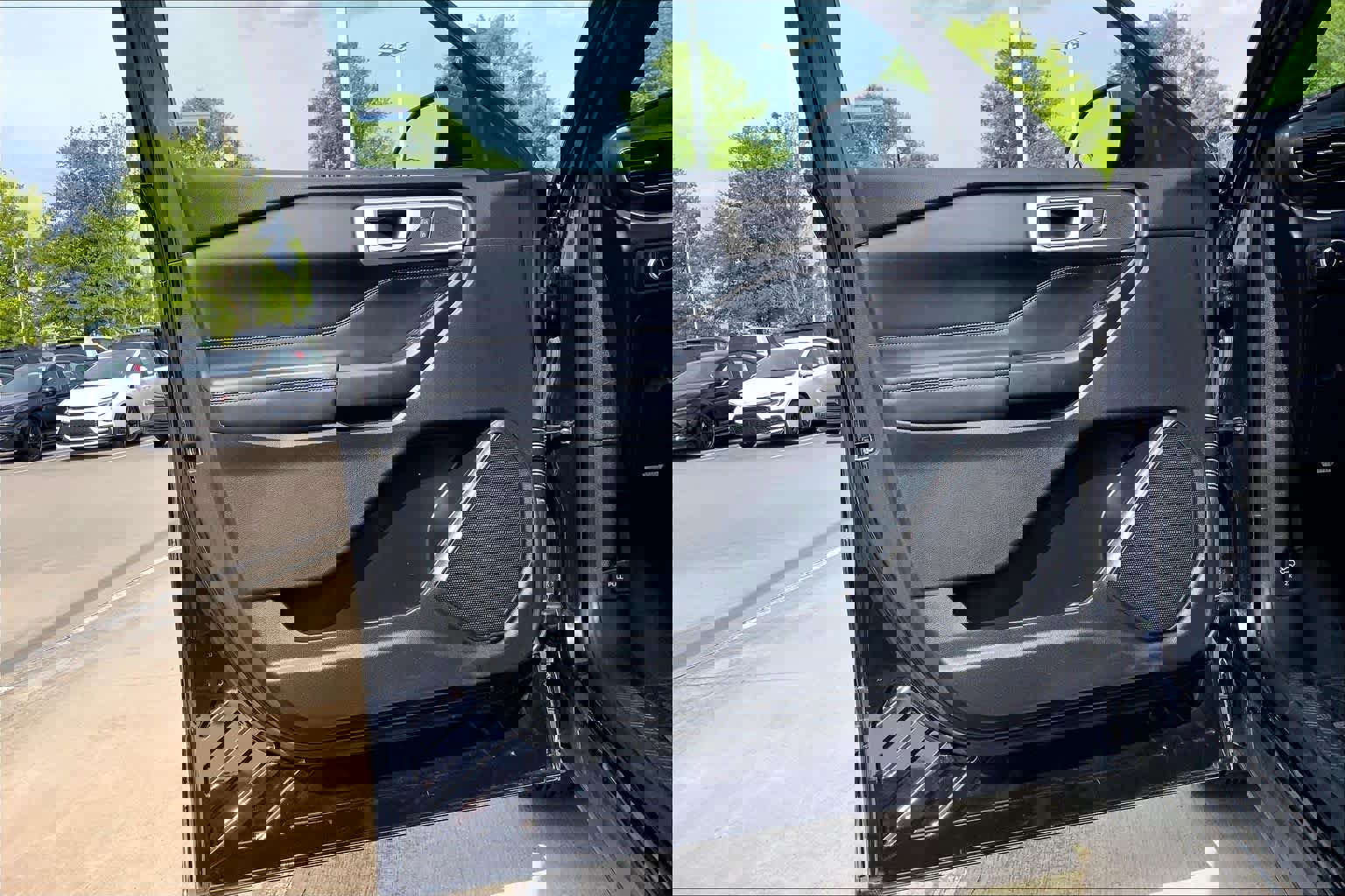 Used 2020 Ford Explorer XLT w/ Equipment Group 202A image 21