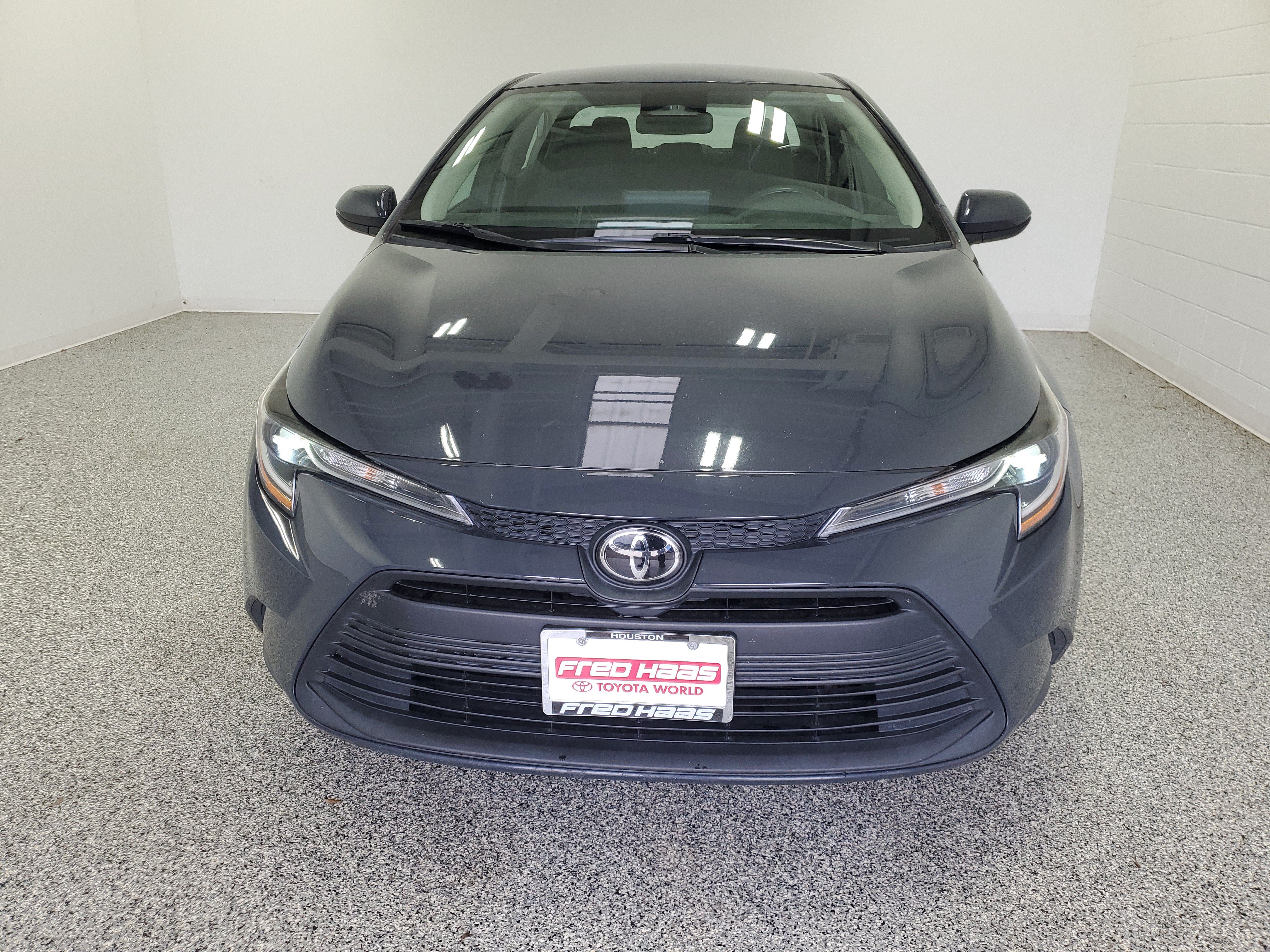 Used 2024 Toyota Corolla LE FWD image 4