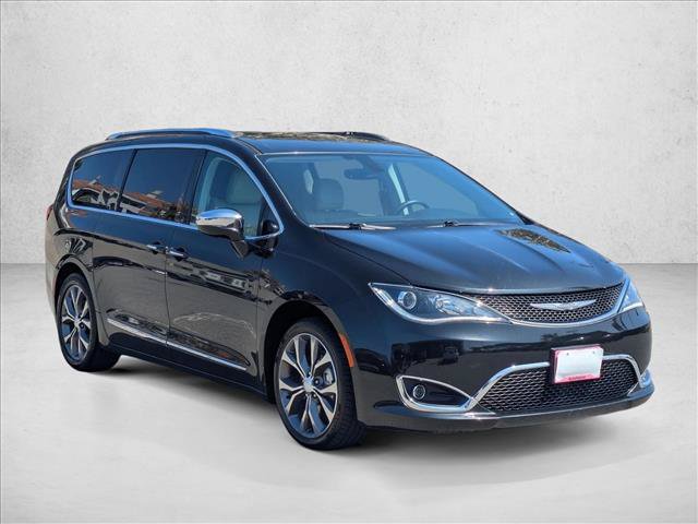 Used 2017 Chrysler Pacifica Limited w/ UConnect Theater Package FWD image 3