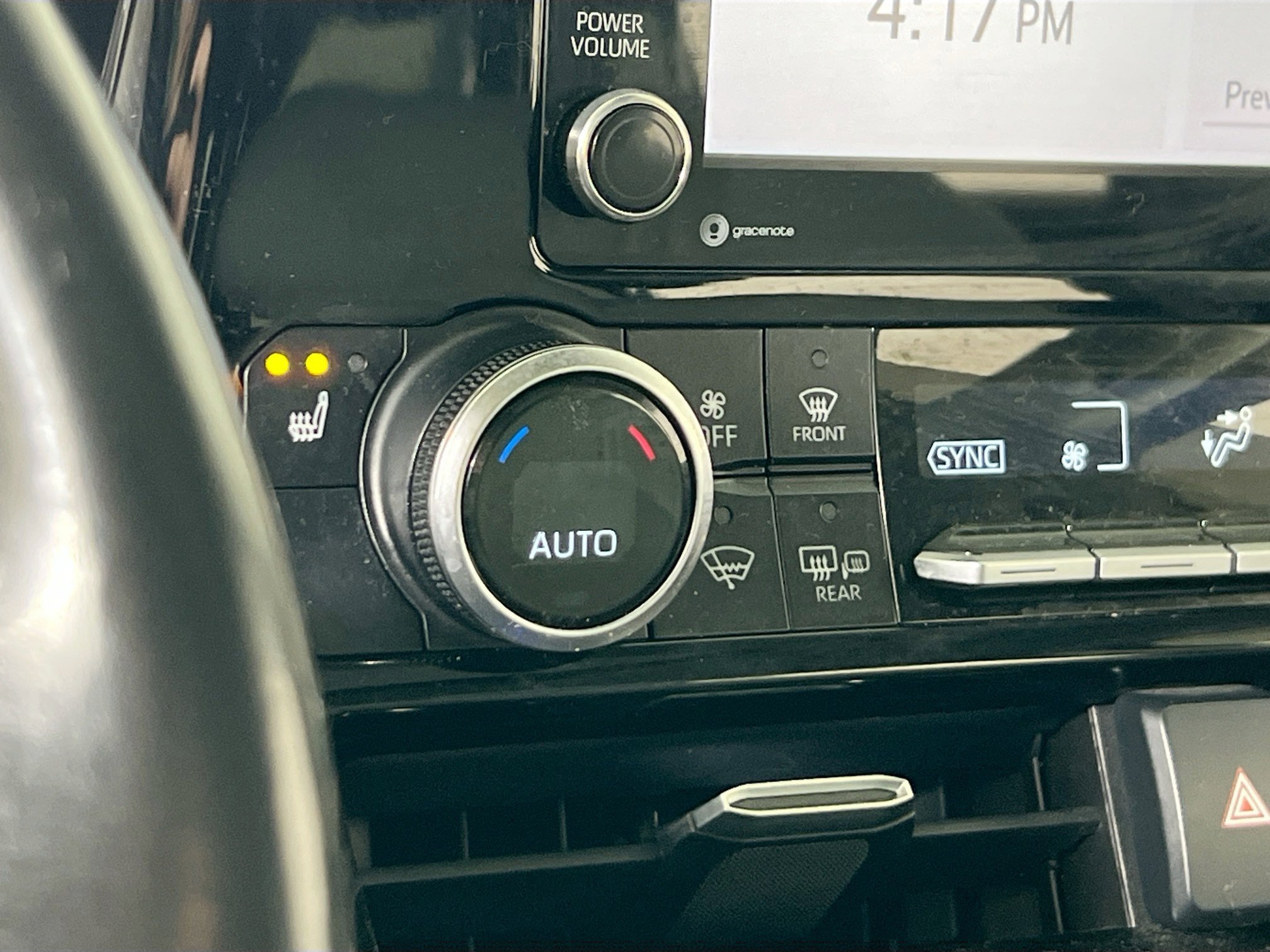 Used 2020 Toyota Highlander XLE image 19