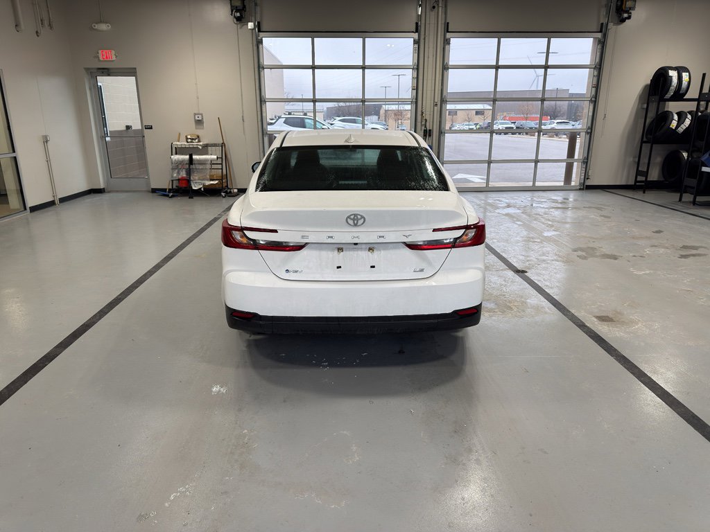 Used 2025 Toyota Camry LE image 4