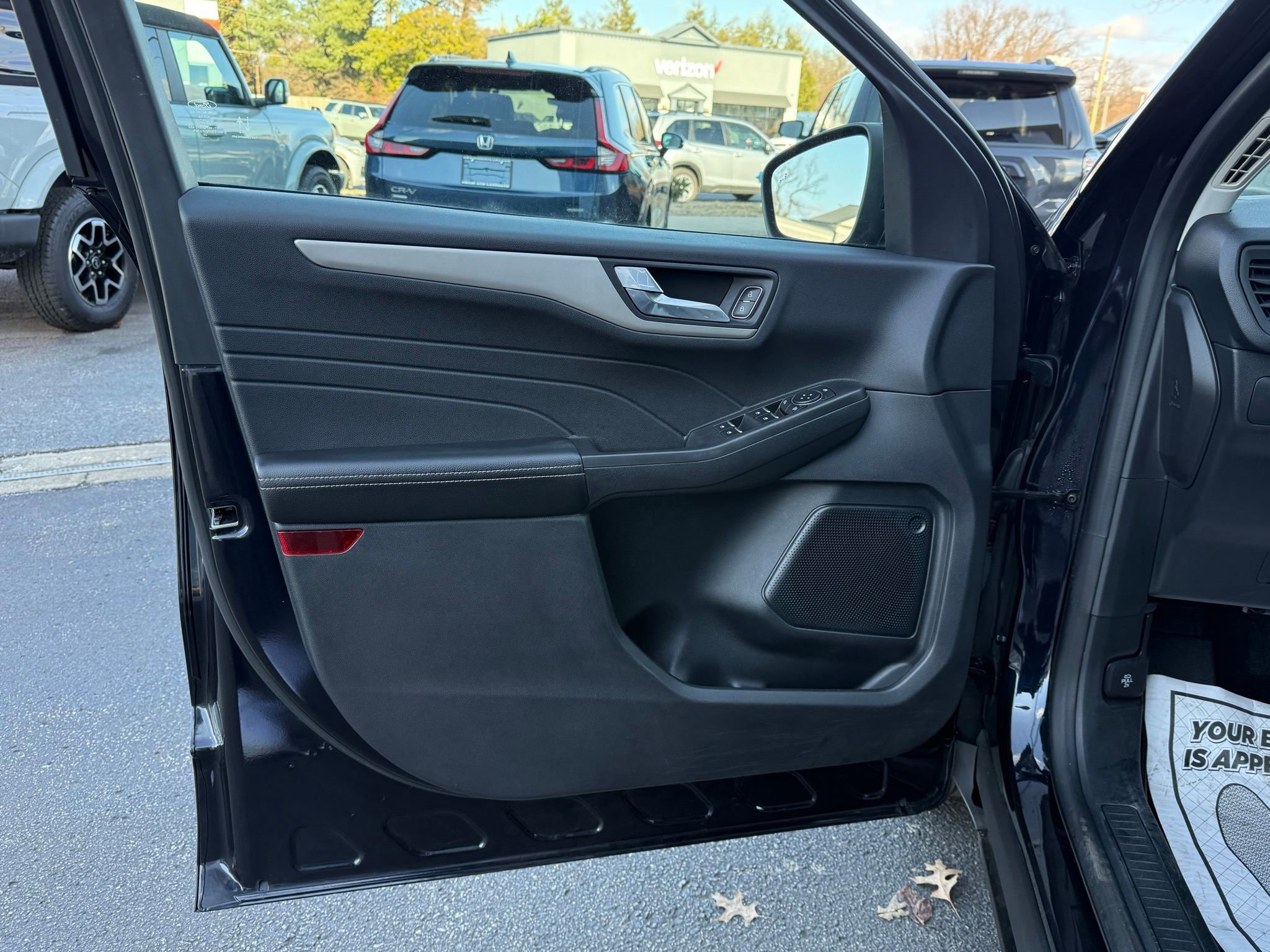 Used 2021 Ford Escape SE image 34