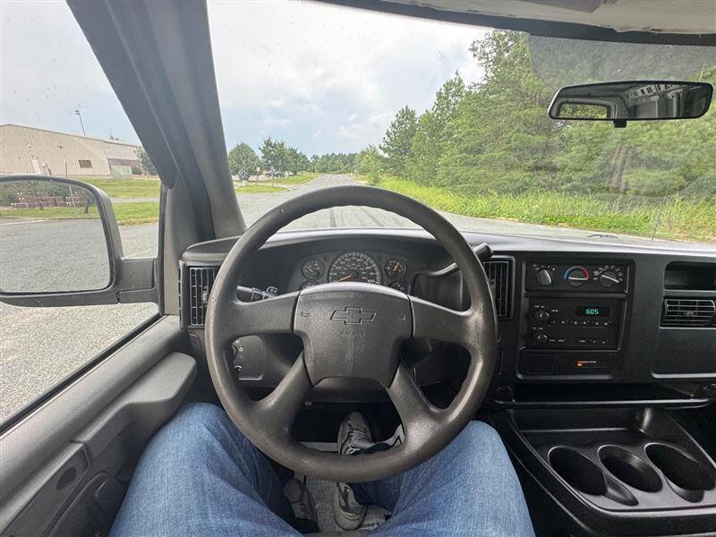 Used 2007 Chevrolet Express 1500 image 24
