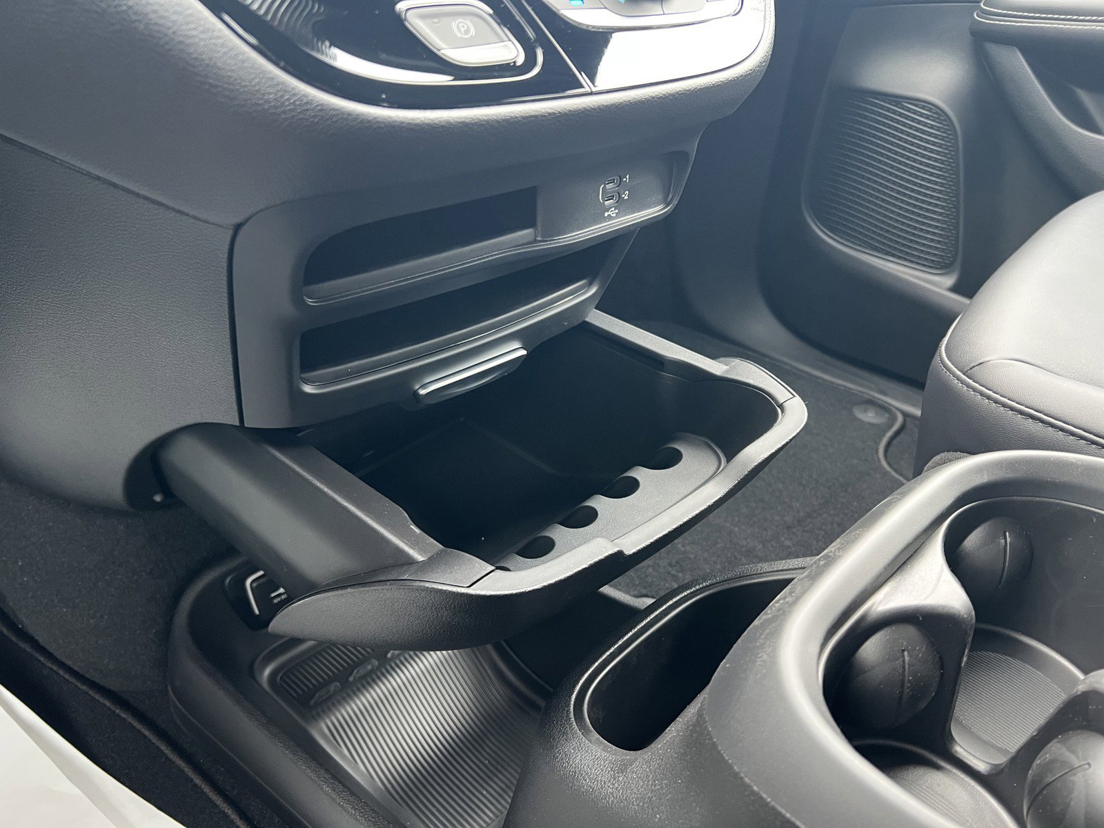 New 2026 Chrysler Voyager LX image 25