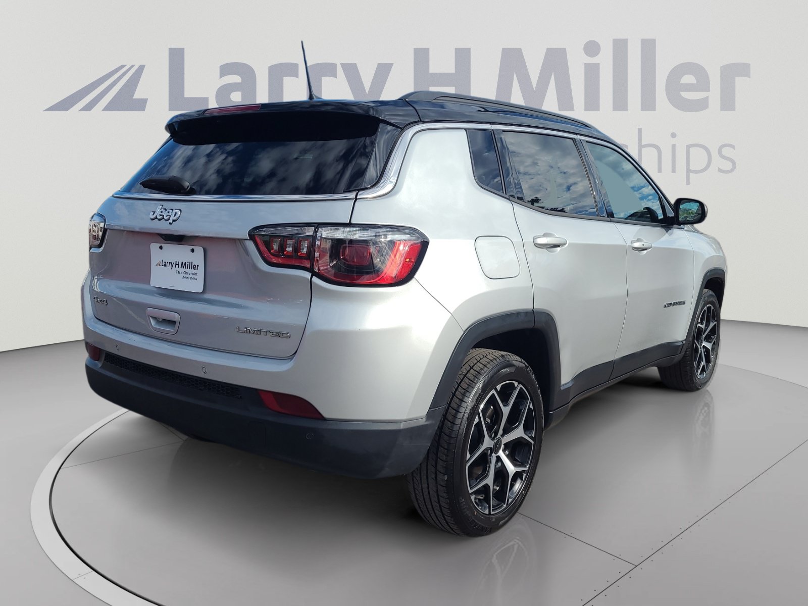 Used 2025 Jeep Compass Limited AWD/4WD image 5