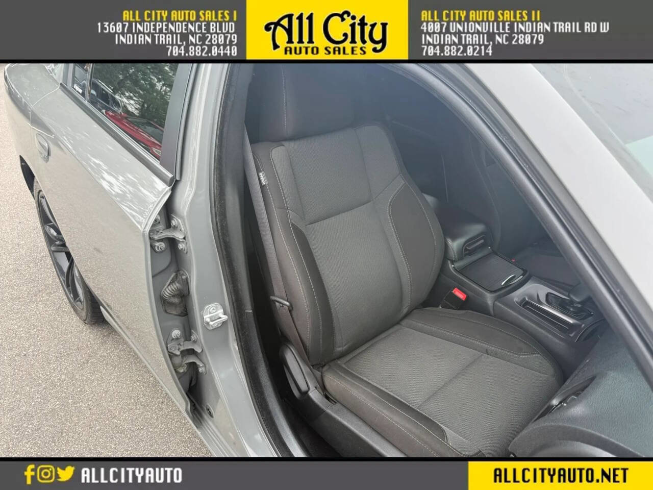 Used 2017 Dodge Charger R/T w/ Navigation & Travel Group RWD image 14
