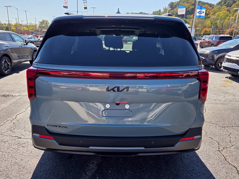 New 2027 Kia Carnival SX w/ Dark Edition Package FWD image 6