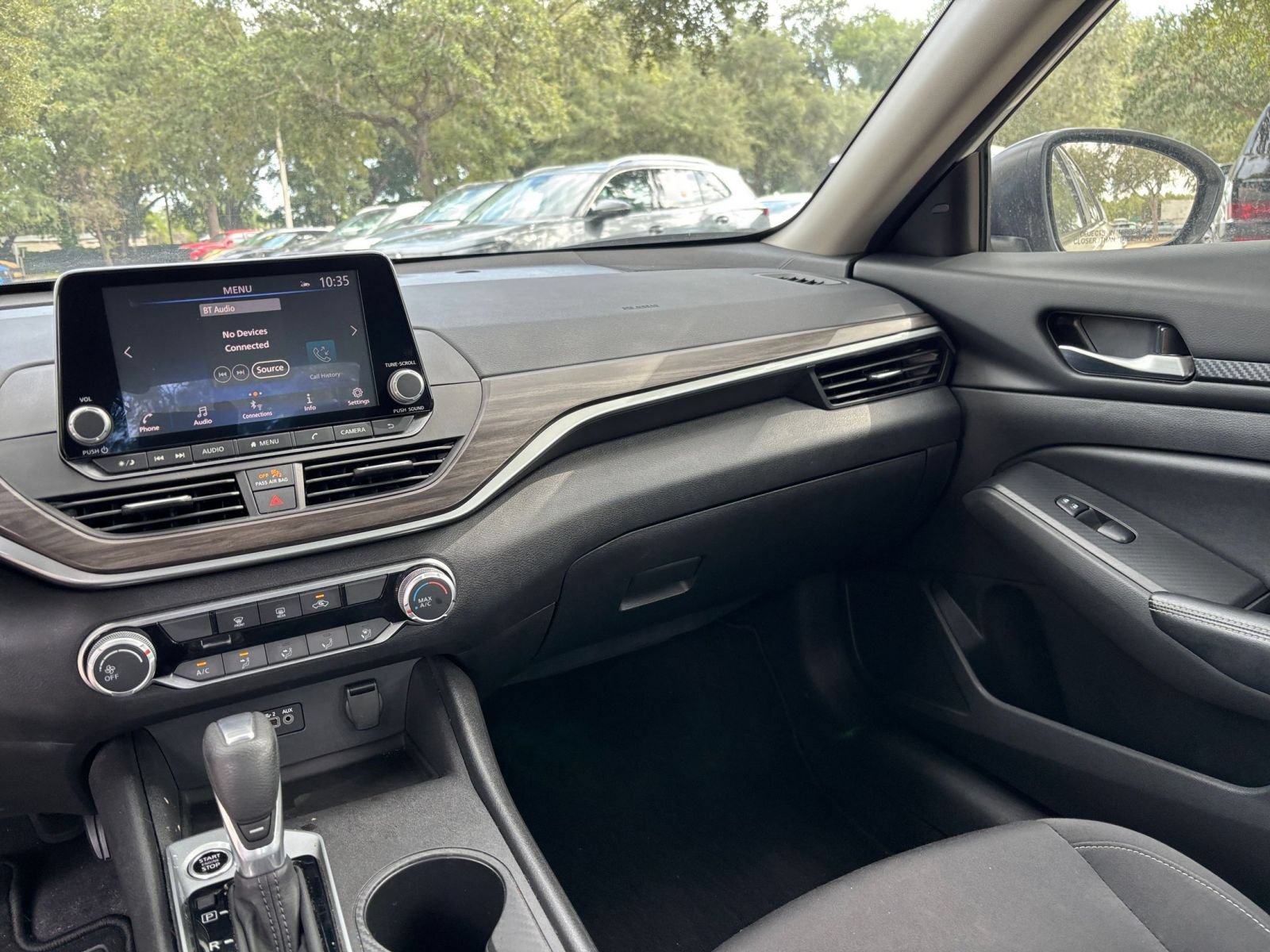 Used 2025 Nissan Altima 2.5 SV FWD image 30