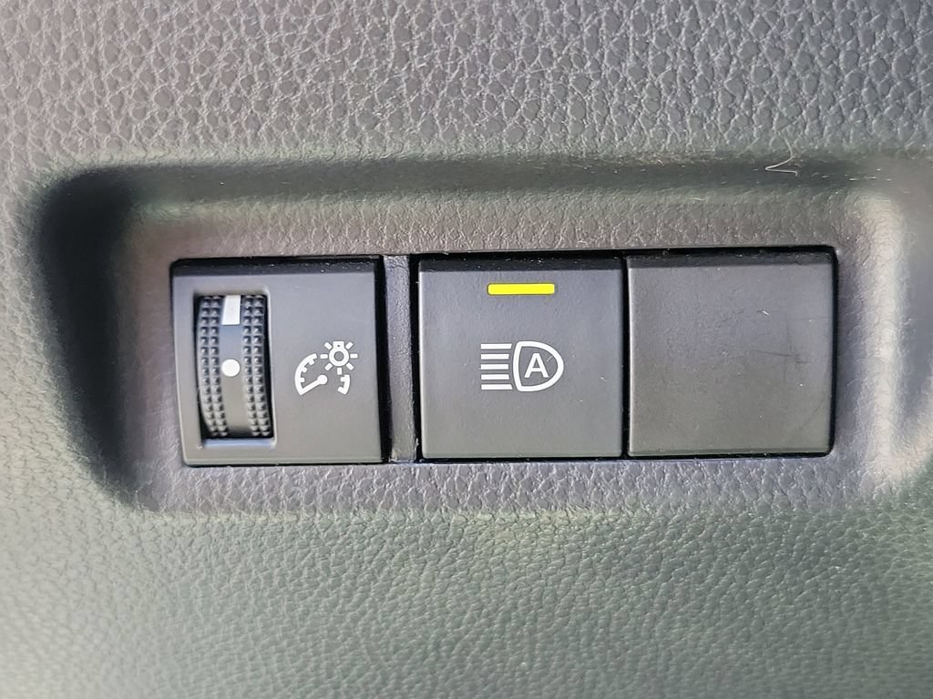 Used 2019 Toyota RAV4 XLE AWD/4WD image 19