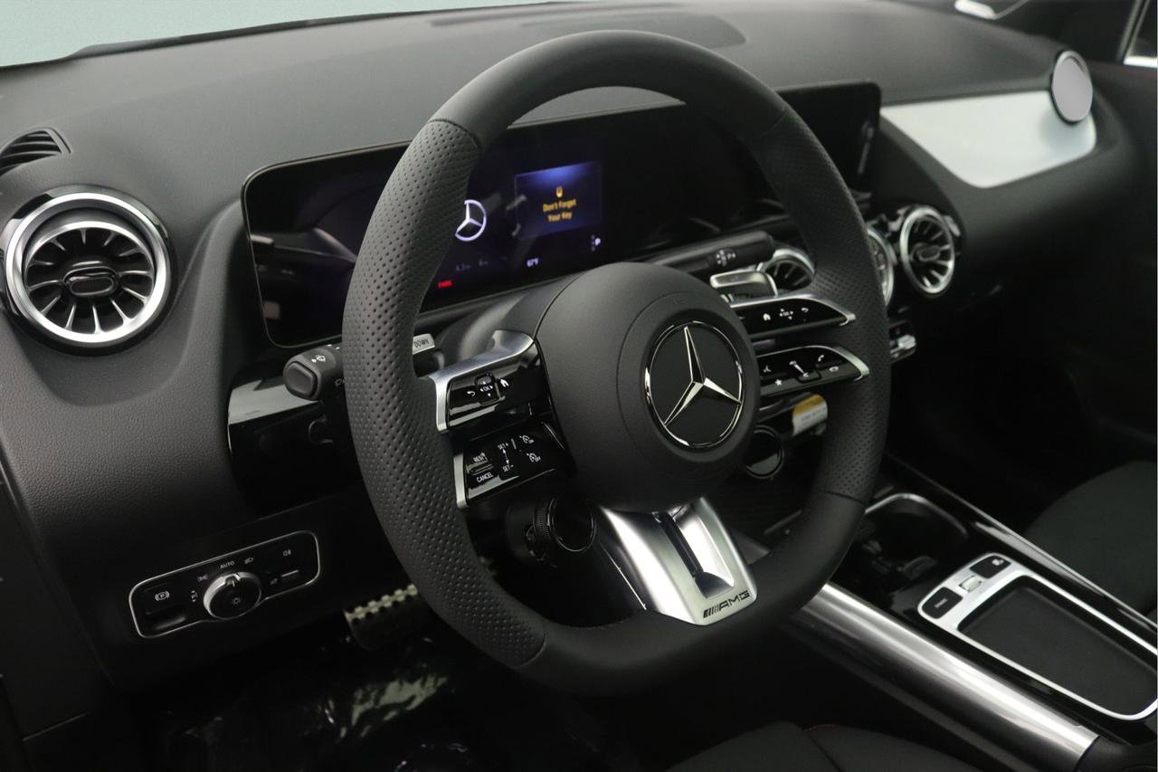 New 2026 Mercedes-Benz GLA 35 AMG 4MATIC image 4