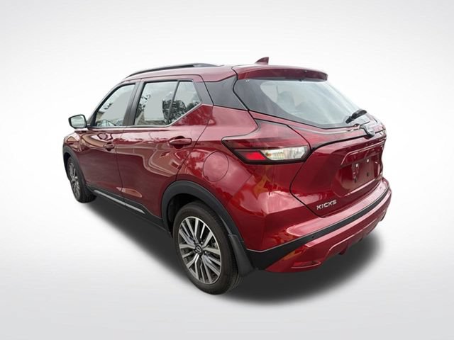 Used 2023 Nissan Kicks SR w/ SR Premium Package FWD image 3