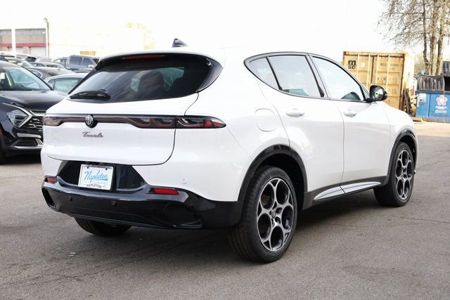 New 2025 Alfa Romeo Tonale w/ Premium Package image 5