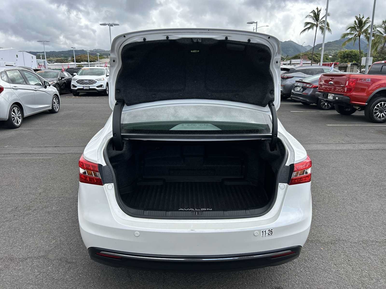 Used 2017 Toyota Avalon Limited FWD image 19