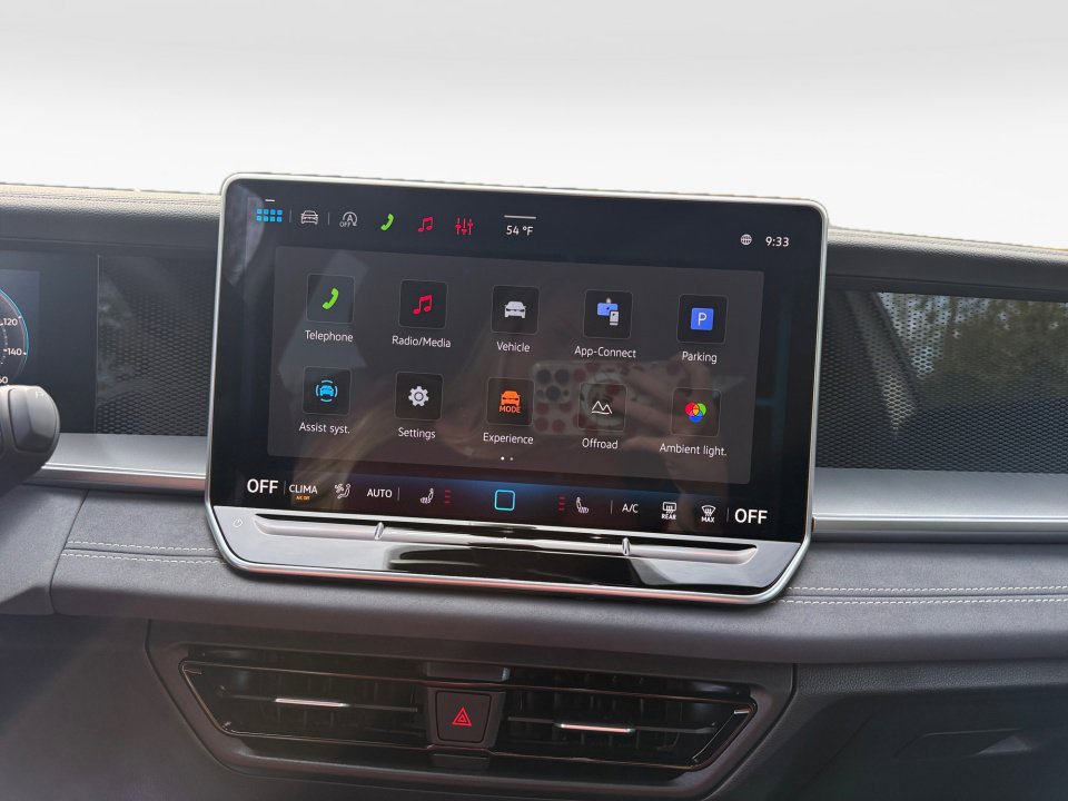 New 2026 Volkswagen Tiguan SE R-Line image 17