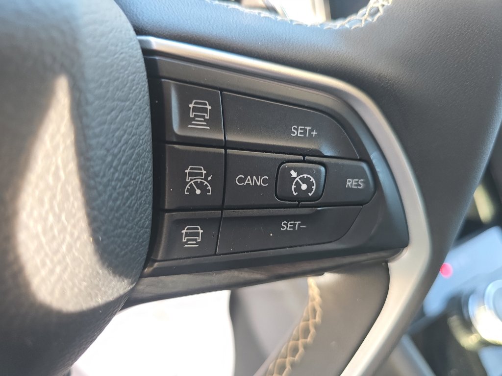 Used 2023 Jeep Grand Cherokee Limited image 23