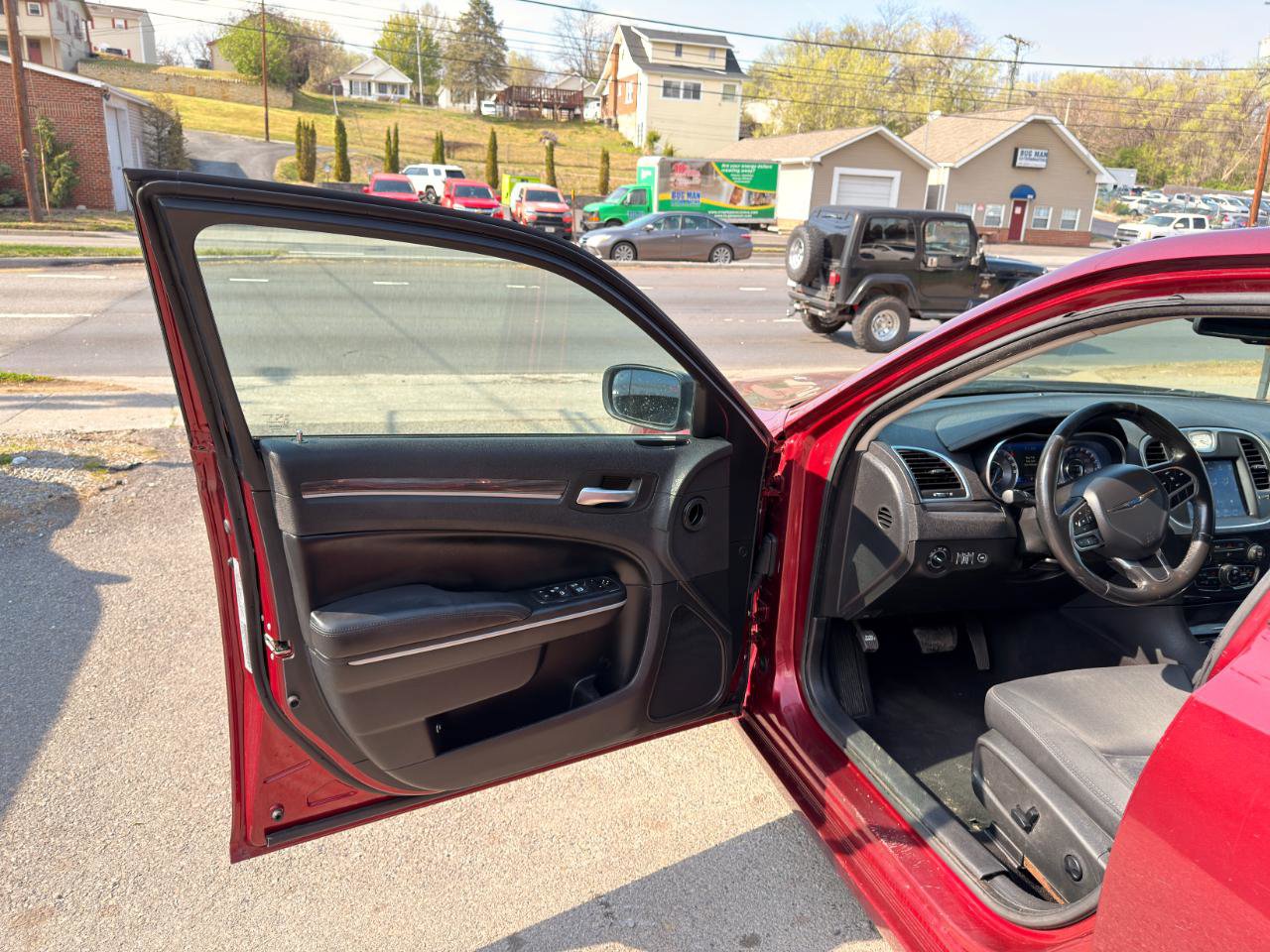 Used 2020 Chrysler 300 Touring w/ Sport Appearance Package image 10