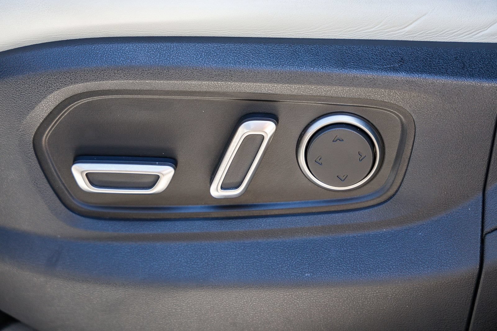 Used 2024 Rivian R1S Adventure AWD/4WD image 22