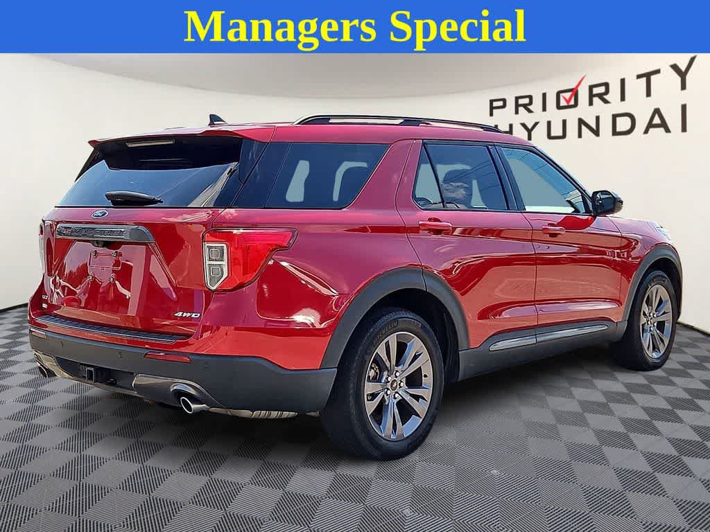 Used 2022 Ford Explorer XLT w/ Equipment Group 202A AWD/4WD image 4