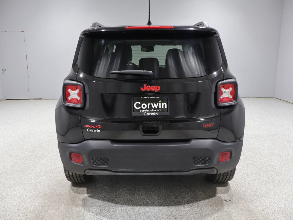 Certified 2023 Jeep Renegade Latitude w/ Sun/Sound Group AWD/4WD image 4