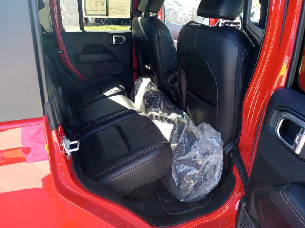 Used 2022 Jeep Gladiator Overland w/ Popular Equipment Package AWD/4WD image 29