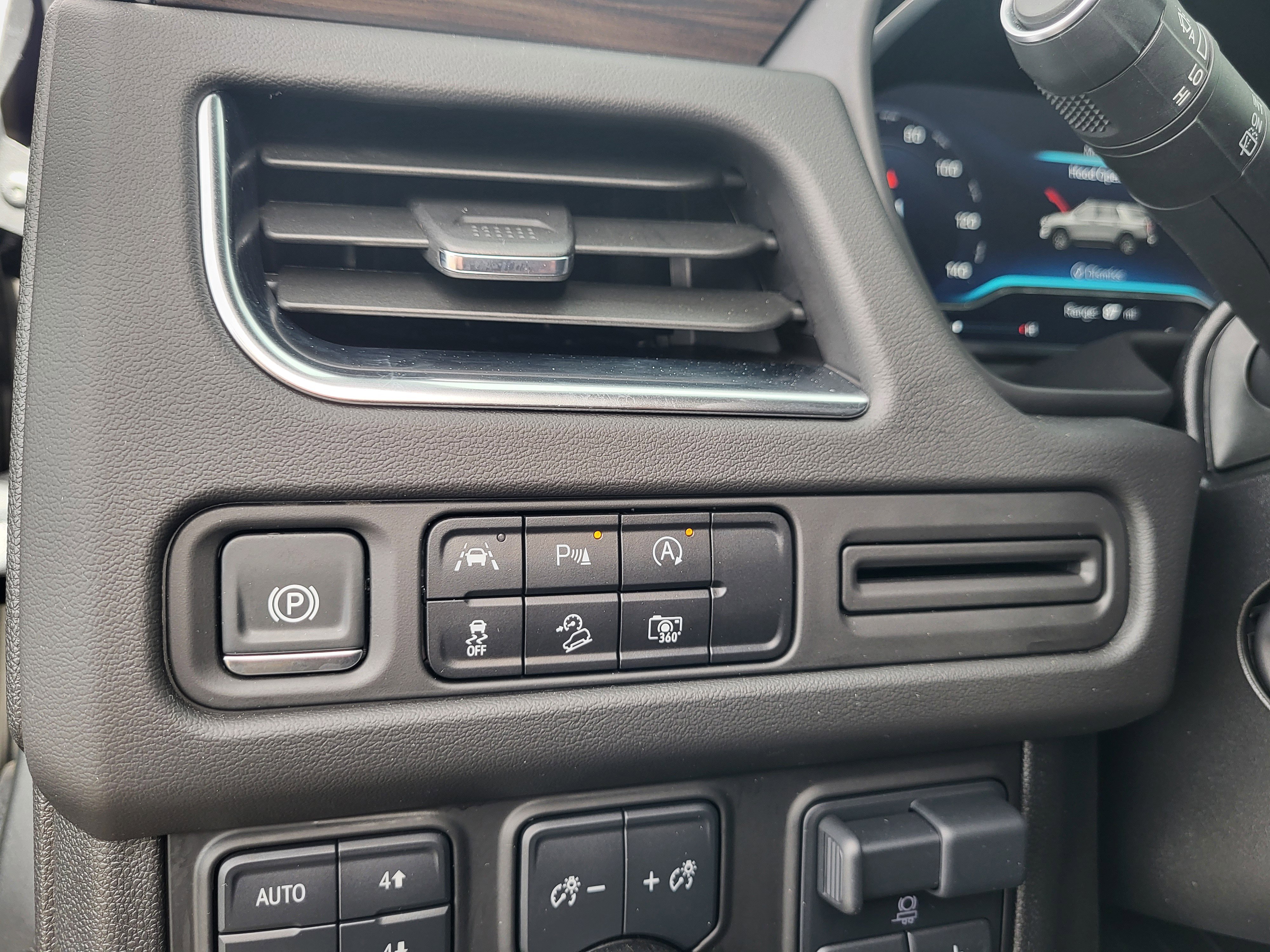 Used 2024 Chevrolet Tahoe Z71 w/ Luxury Package image 23