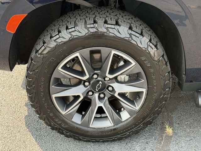 Used 2022 Chevrolet Tahoe Z71 w/ Luxury Package AWD/4WD image 5
