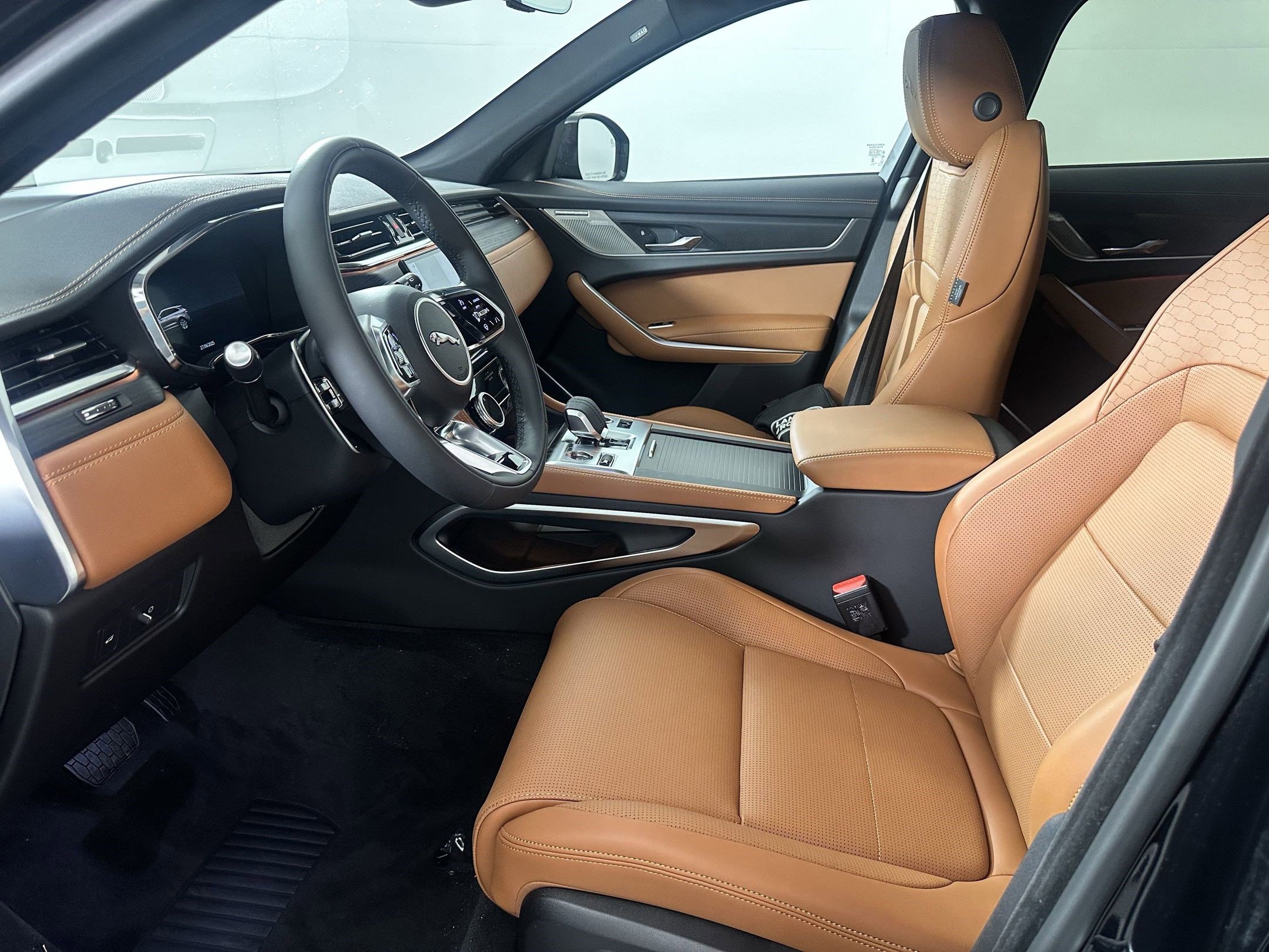 Used 2026 Jaguar F-PACE R-Dynamic S AWD/4WD image 4