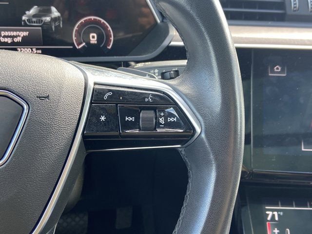 Used 2022 Audi e-tron Premium w/ Convenience Plus Package image 15