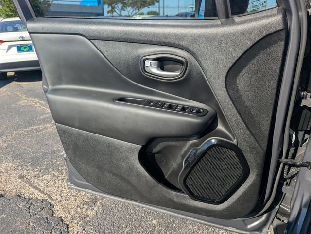Used 2023 Jeep Renegade Altitude AWD/4WD image 13
