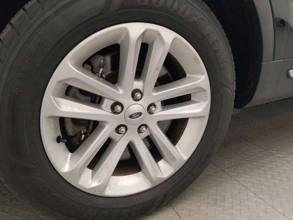 Used 2017 Ford Explorer XLT w/ Equipment Group 202A FWD image 31