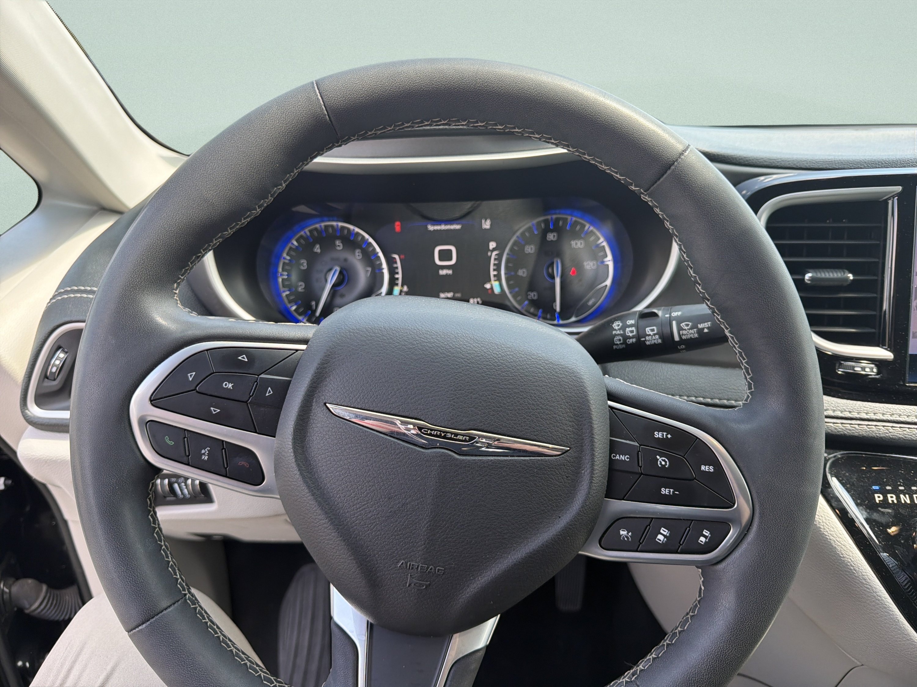 Used 2023 Chrysler Pacifica Touring-L FWD image 19