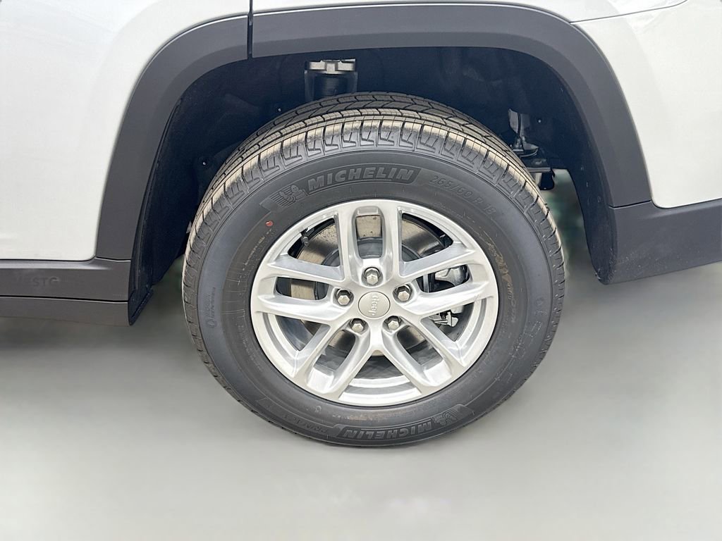 New 2025 Jeep Grand Cherokee L Laredo image 48