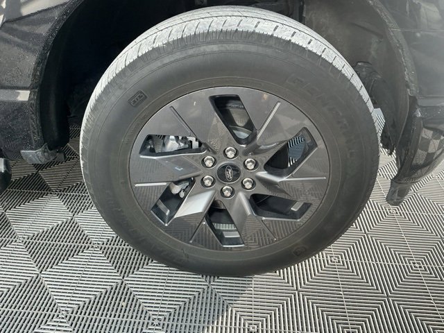 Used 2022 Ford F150 Lightning Lariat image 16