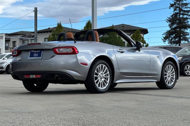 Used 2017 FIAT 124 Spider Classica RWD image 3
