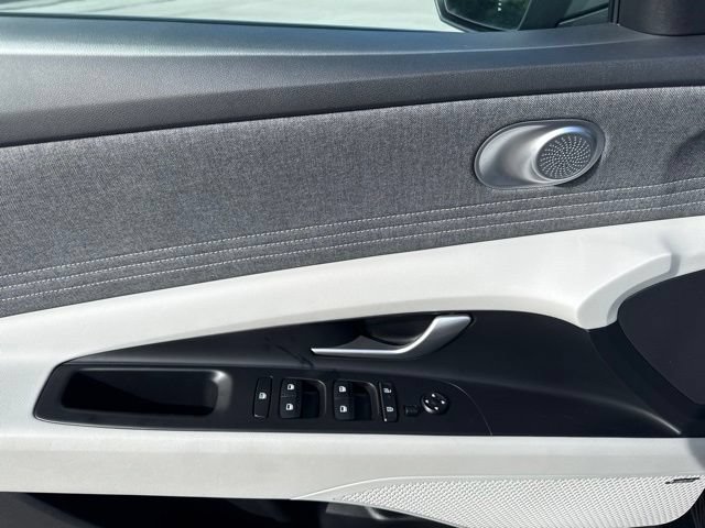 Used 2025 Hyundai Elantra Limited FWD image 13