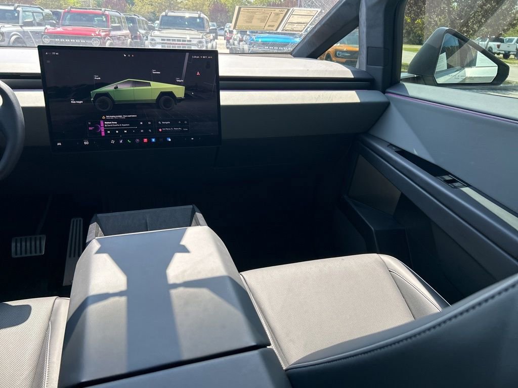 Used 2025 Tesla Cybertruck AWD Crew Cab image 11
