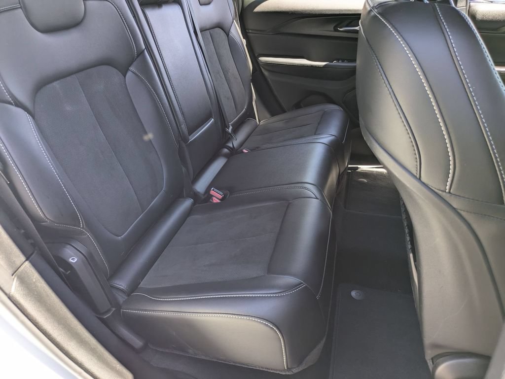 Used 2025 Jeep Grand Cherokee Altitude AWD/4WD image 27