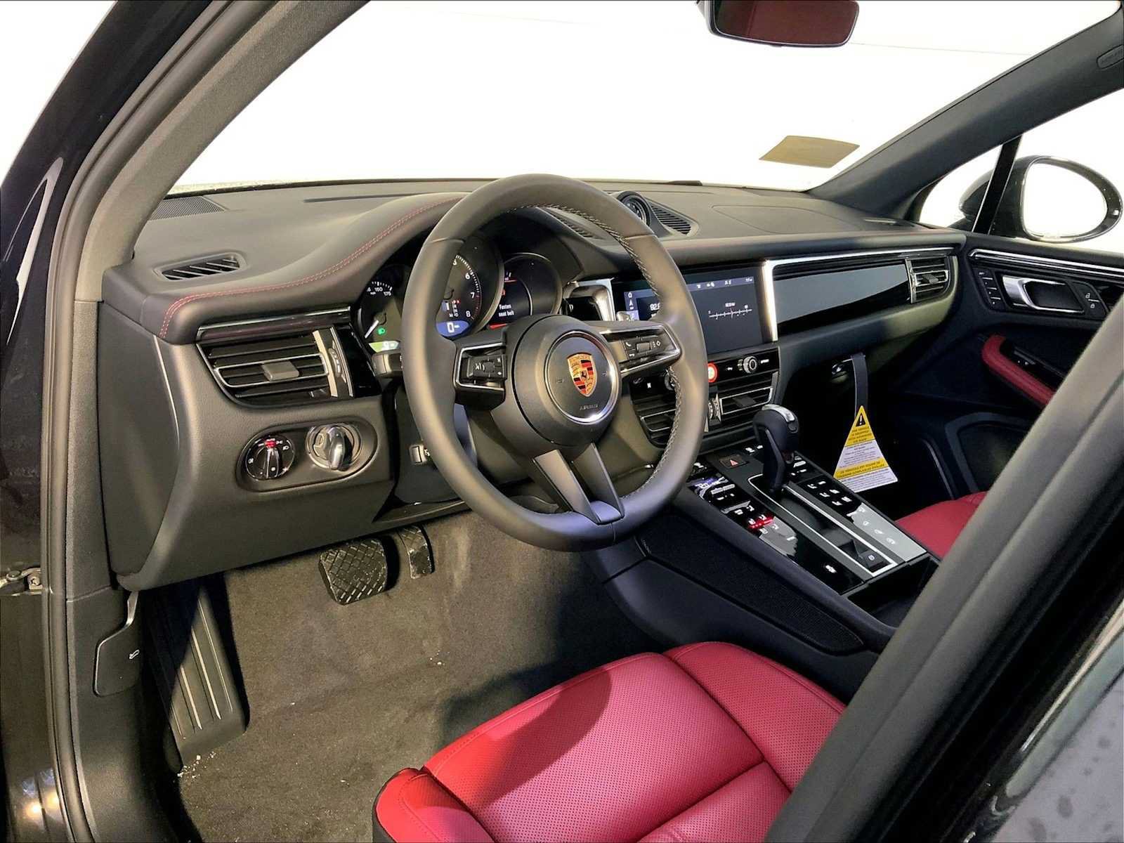 New 2026 Porsche Macan AWD/4WD image 4
