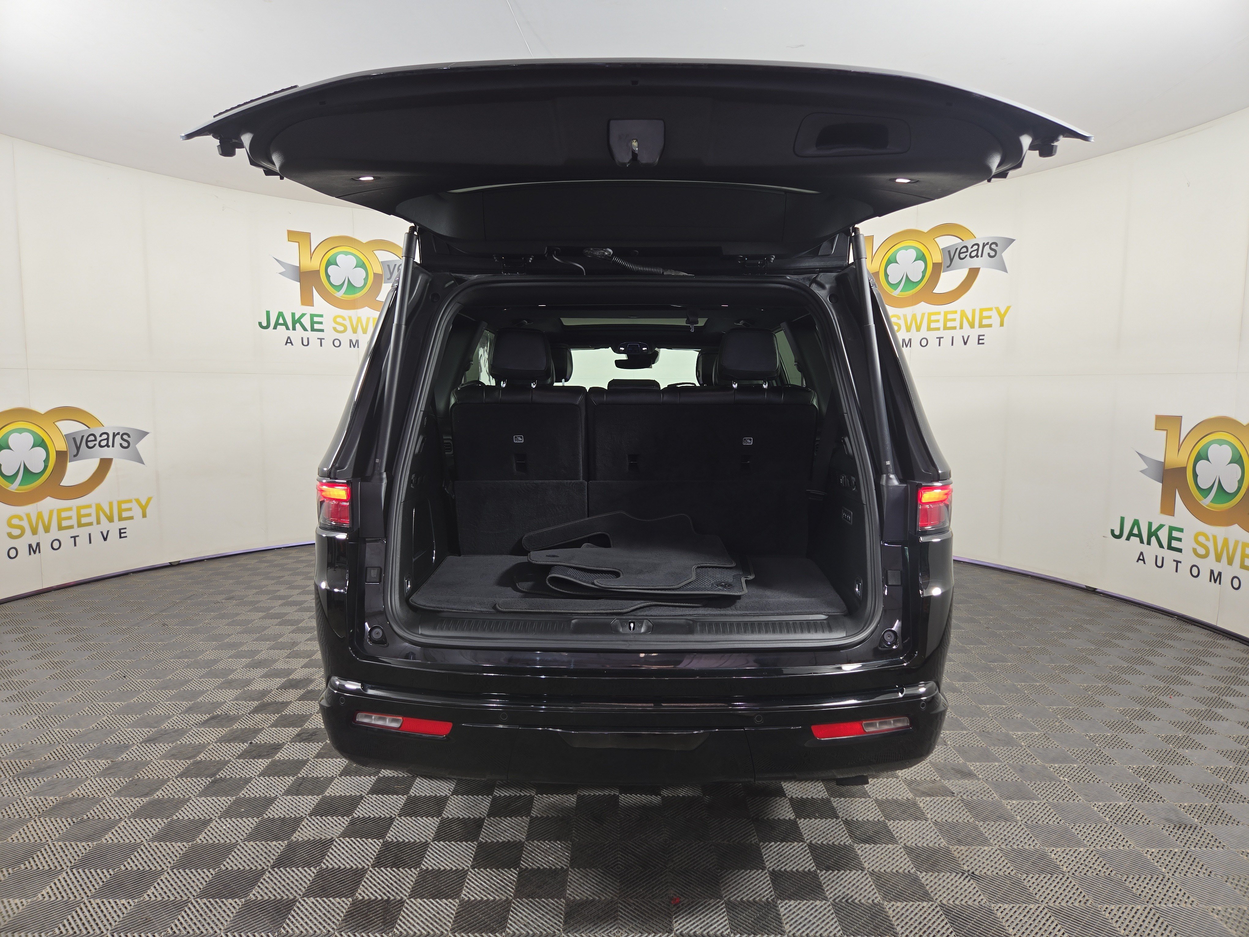 Used 2023 Jeep Wagoneer Series II AWD/4WD image 36