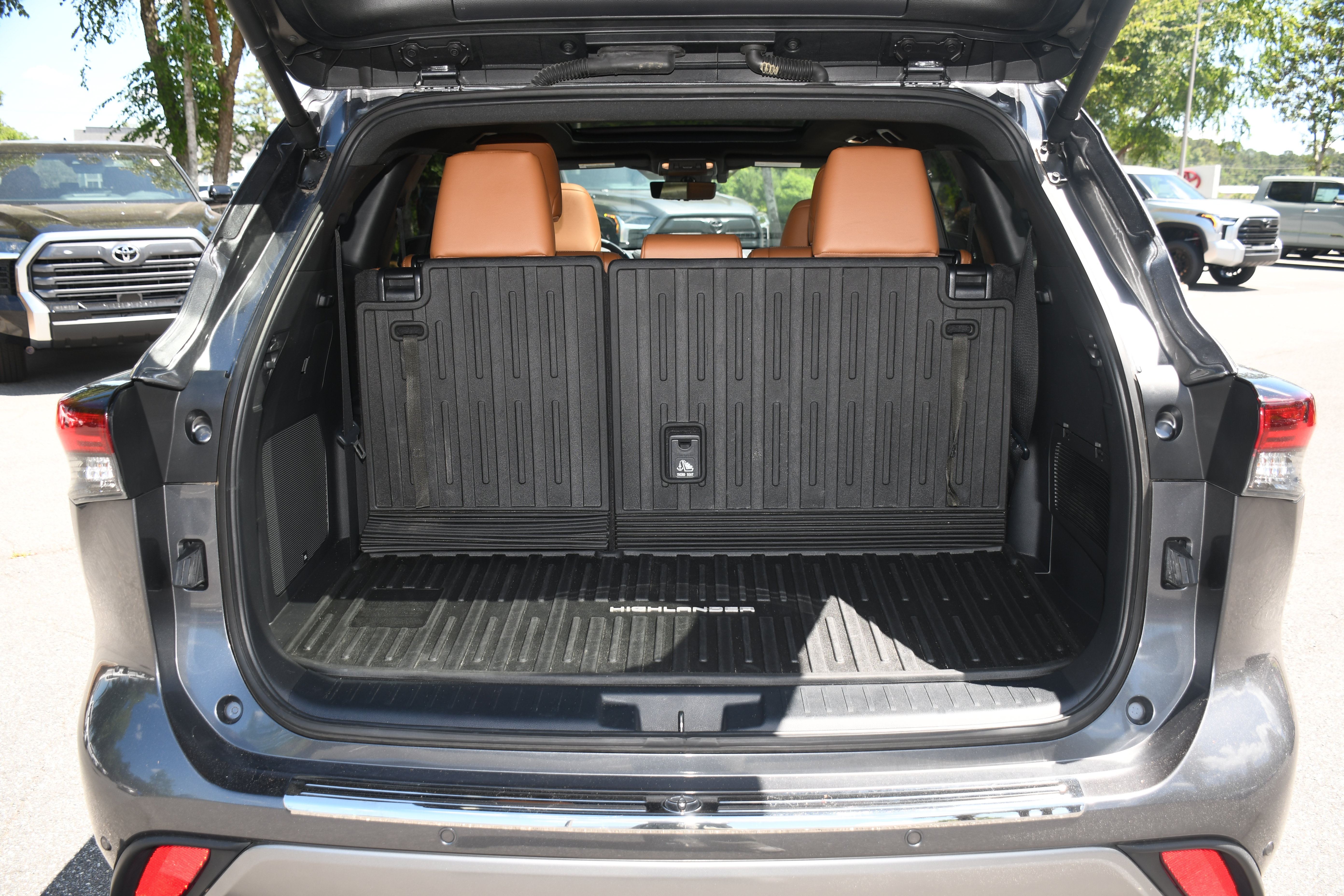 Certified 2024 Toyota Highlander Platinum FWD image 20