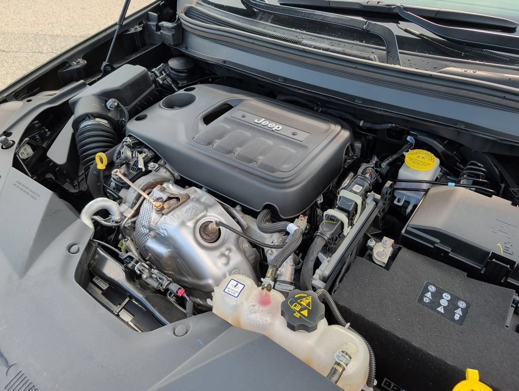 Used 2021 Jeep Cherokee High Altitude AWD/4WD image 27