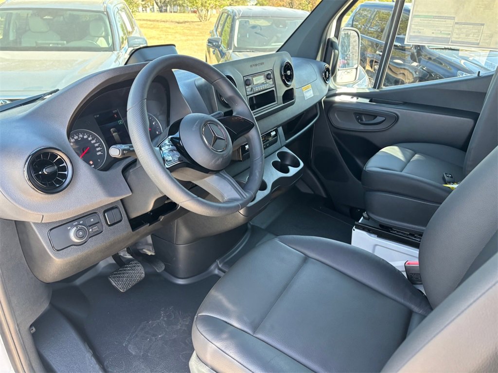 Used 2025 Mercedes-Benz Sprinter 2500 image 6
