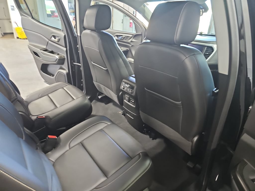 Used 2023 GMC Acadia SLT w/ Preferred Package AWD/4WD image 11