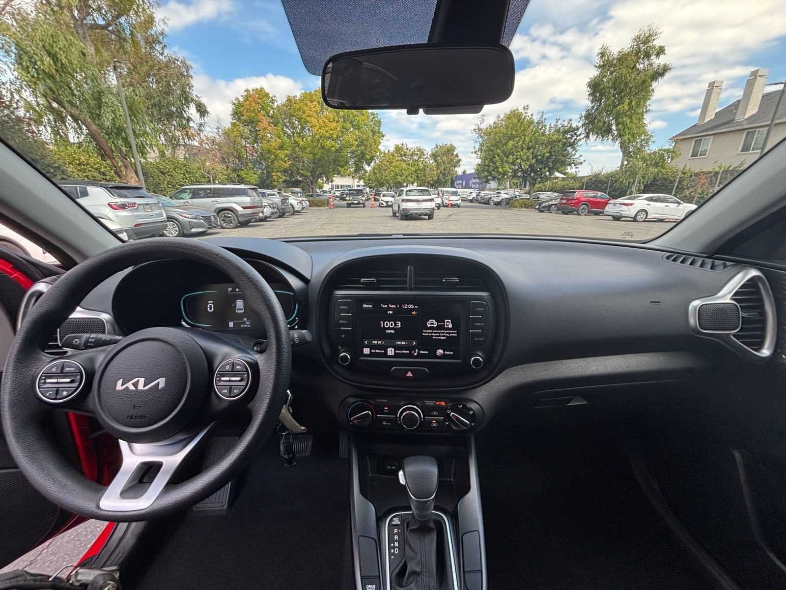 Used 2025 Kia Soul LX w/ LX Technology Package FWD image 30
