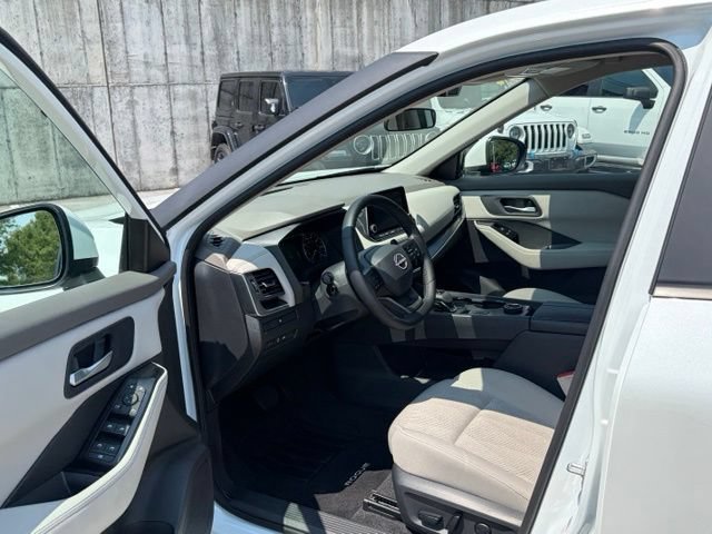 Certified 2025 Nissan Rogue SV AWD/4WD image 14
