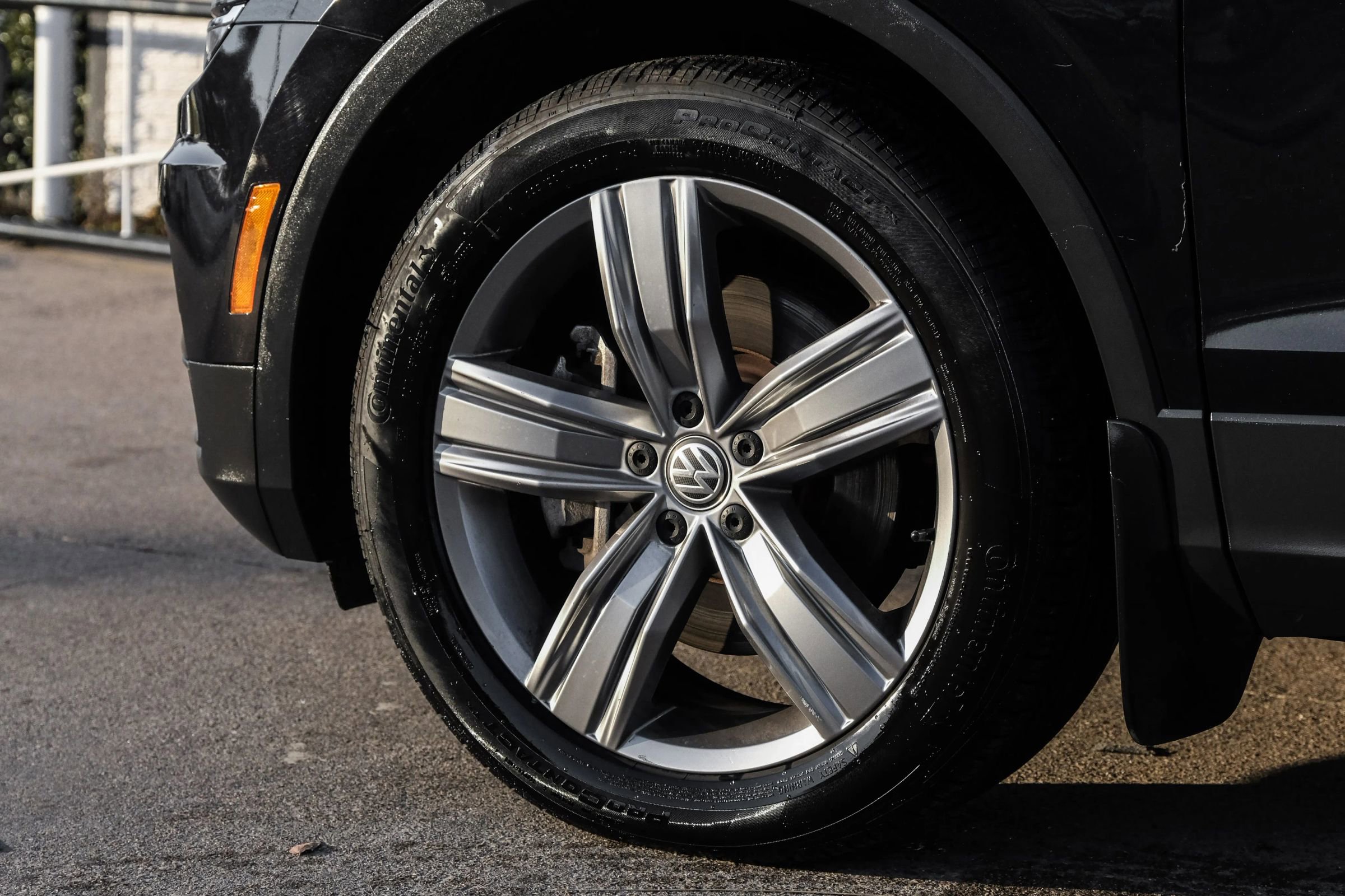 Used 2018 Volkswagen Tiguan SEL Premium image 47