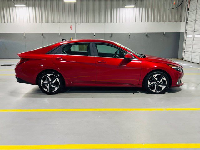 Used 2023 Hyundai Elantra Limited w/ Preferred Accessory Package FWD image 21