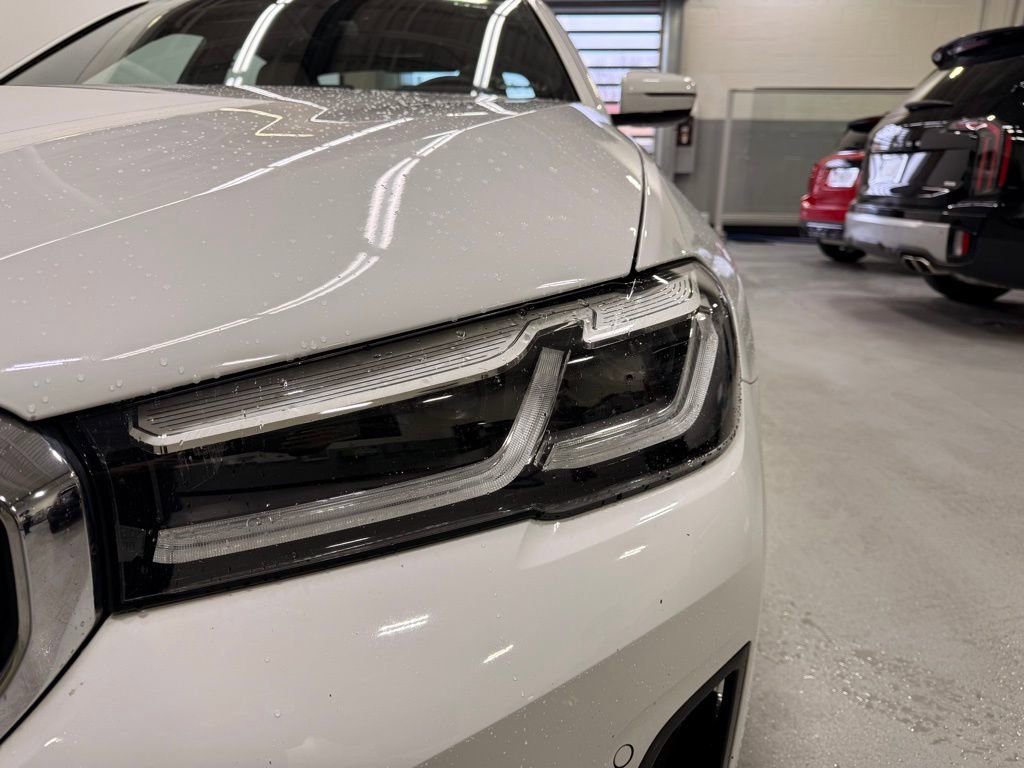 Used 2023 BMW 530i xDrive w/ Premium Package image 9