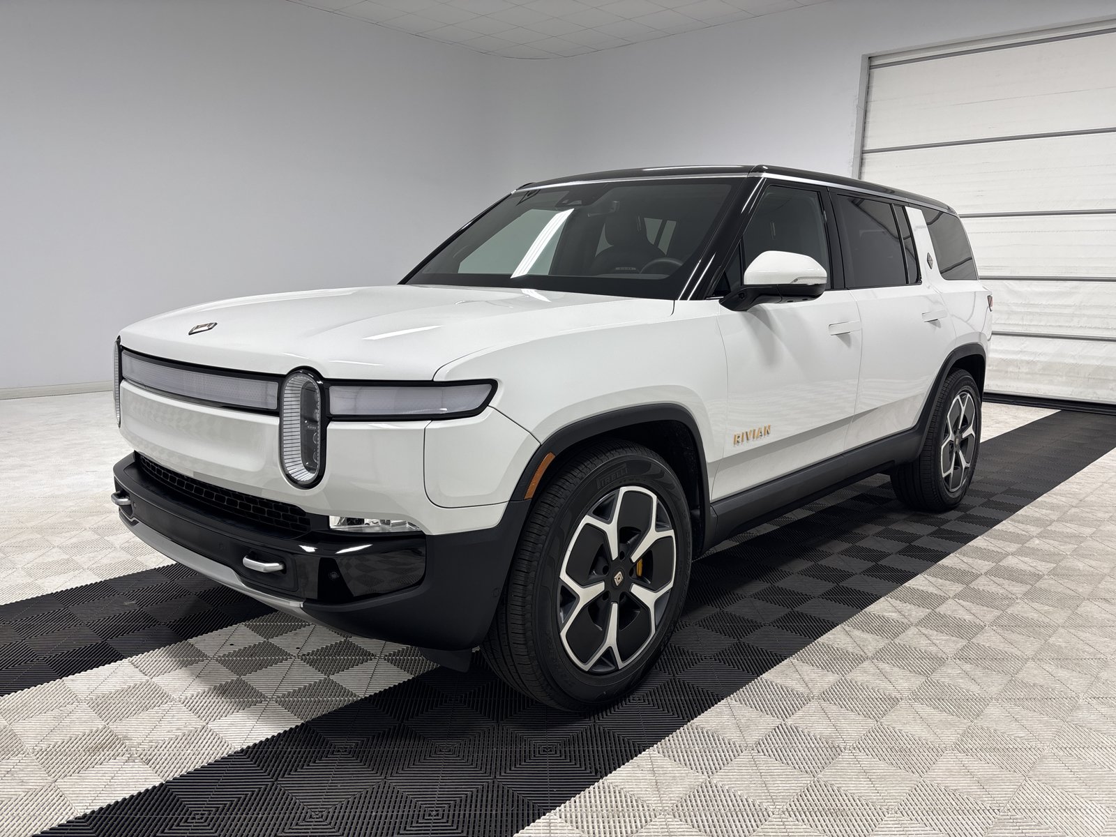 Used 2024 Rivian R1S Adventure