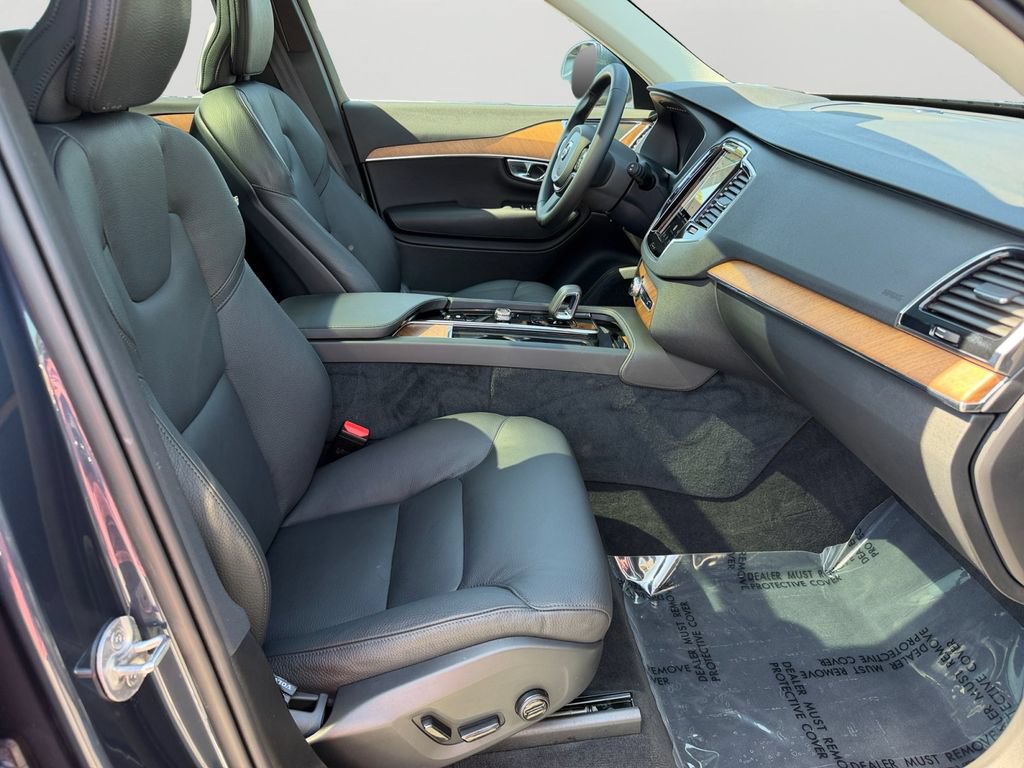 Certified 2025 Volvo XC90 T8 Plus AWD/4WD image 8